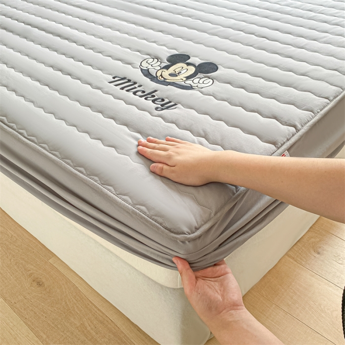 91家纺网 家纺一手货源 找家纺 鑫钰 2023新款迪士尼全棉色织刺绣床笠 快乐米奇