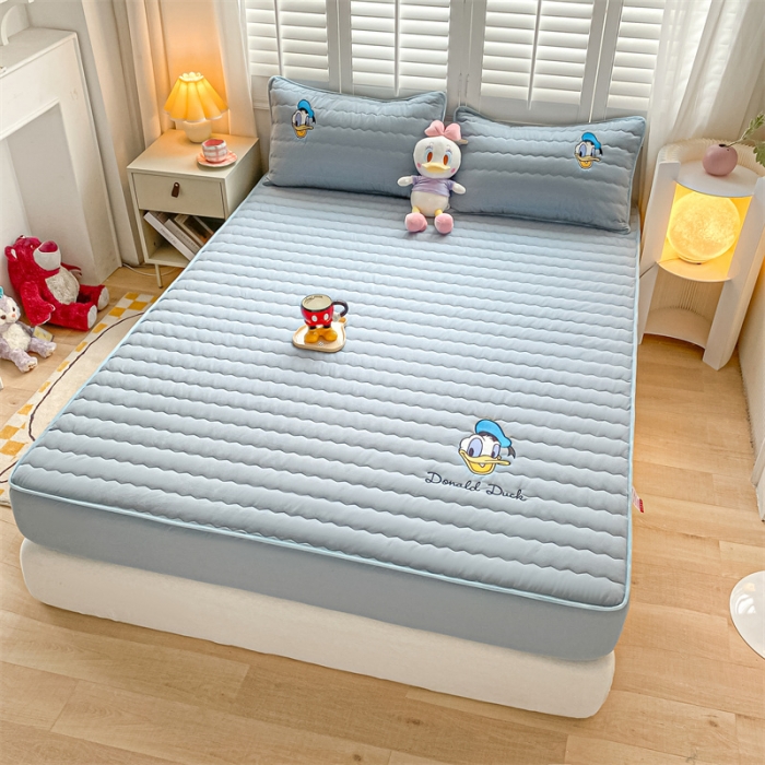 91家纺网 家纺一手货源 找家纺 鑫钰 2023新款迪士尼全棉色织刺绣床笠 唐老鸭