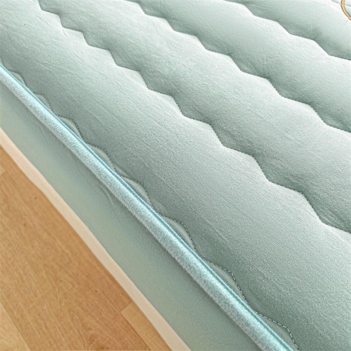 91家纺网 家纺一手货源 找家纺 鑫钰 2023新款迪士尼全棉色织刺绣床笠 小熊维尼