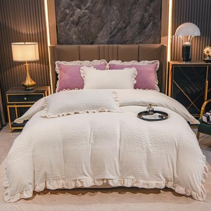 91家纺网 家纺一手货源 找家纺 珺柔 2022新款220高克重牛奶绒雕花时尚花边款四件套 悦薇（白）
