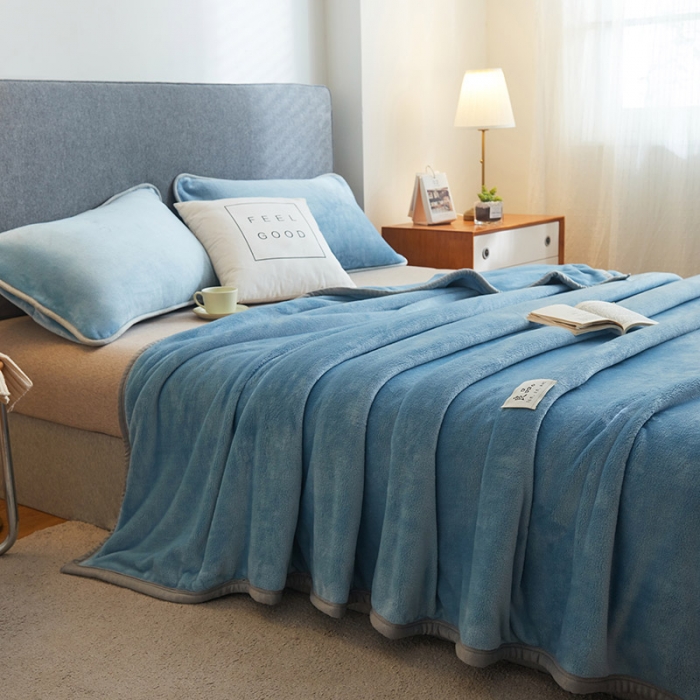 91家纺网 家纺一手货源 找家纺 丝幔 2025新款日式牛奶绒多功能毛毯三件套 宾利蓝