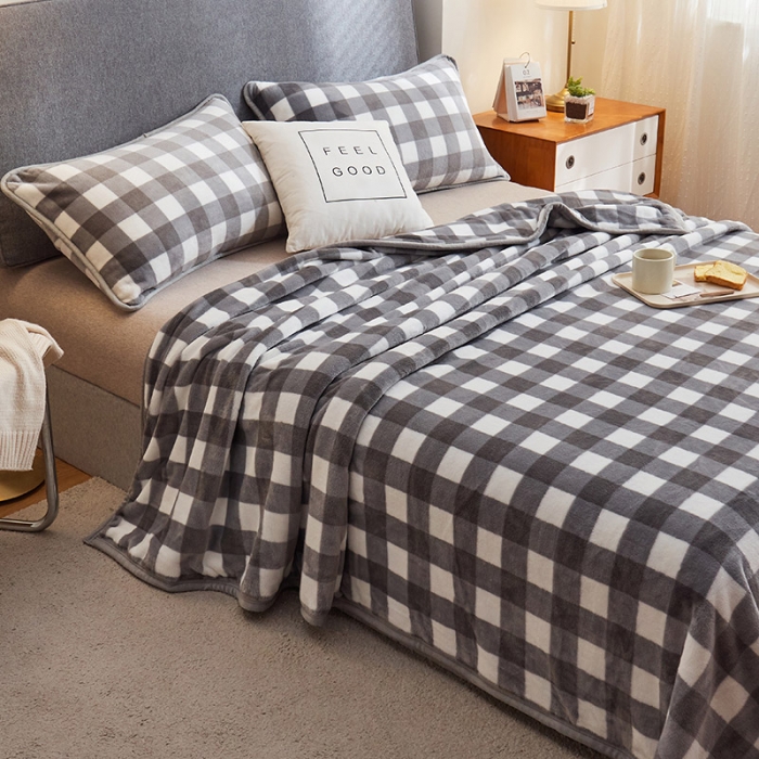 91家纺网 家纺一手货源 找家纺 丝幔 2025新款日式牛奶绒多功能毛毯三件套 灰大格