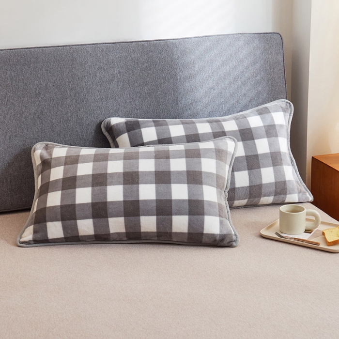 91家纺网 家纺一手货源 找家纺 丝幔 2025新款日式牛奶绒多功能毛毯三件套 灰大格