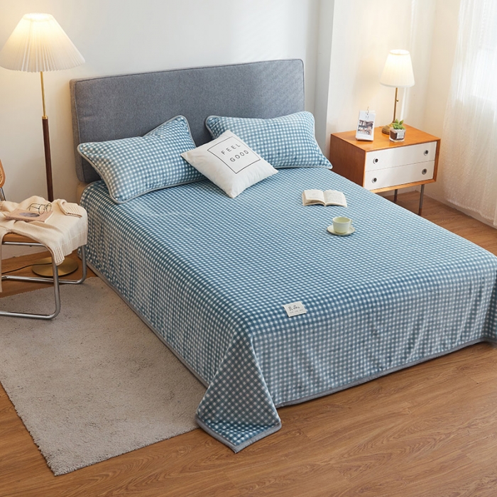 91家纺网 家纺一手货源 找家纺 丝幔 2025新款日式牛奶绒多功能毛毯三件套 蓝小格