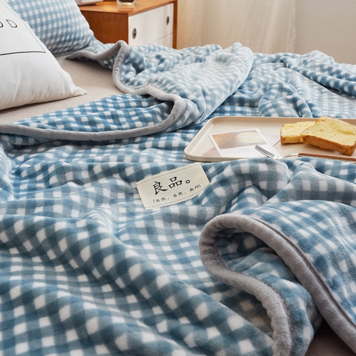 91家纺网 家纺一手货源 找家纺 丝幔 2025新款日式牛奶绒多功能毛毯三件套 蓝小格