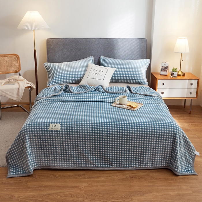 91家纺网 家纺一手货源 找家纺 丝幔 2025新款日式牛奶绒多功能毛毯三件套 蓝小格