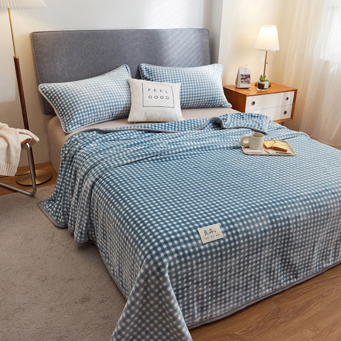 91家纺网 家纺一手货源 找家纺 丝幔 2025新款日式牛奶绒多功能毛毯三件套 蓝小格