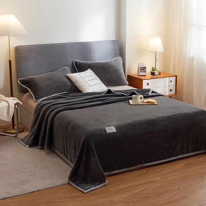 91家纺网 家纺一手货源 找家纺 丝幔 2025新款日式牛奶绒多功能毛毯三件套 太空灰