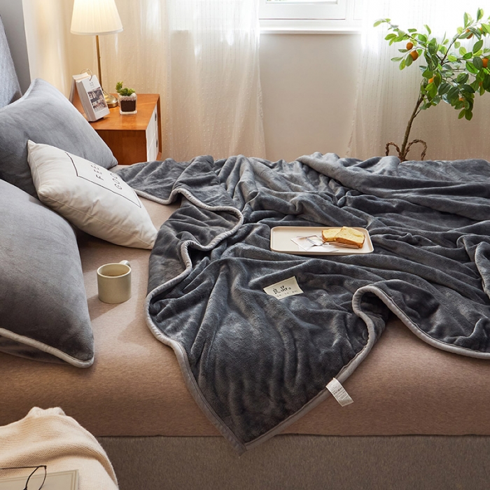 91家纺网 家纺一手货源 找家纺 丝幔 2025新款日式牛奶绒多功能毛毯三件套 太空灰