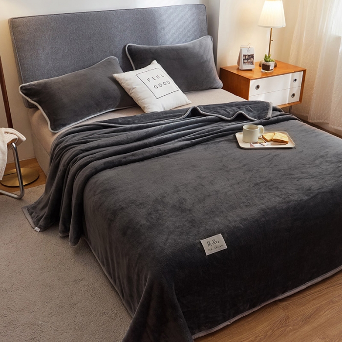 91家纺网 家纺一手货源 找家纺 丝幔 2025新款日式牛奶绒多功能毛毯三件套 太空灰