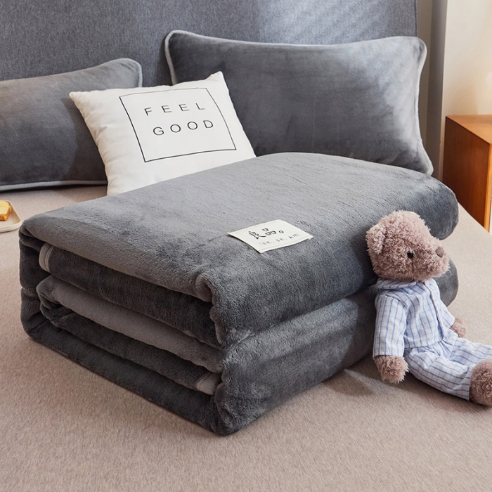 91家纺网 家纺一手货源 找家纺 丝幔 2025新款日式牛奶绒多功能毛毯三件套 太空灰