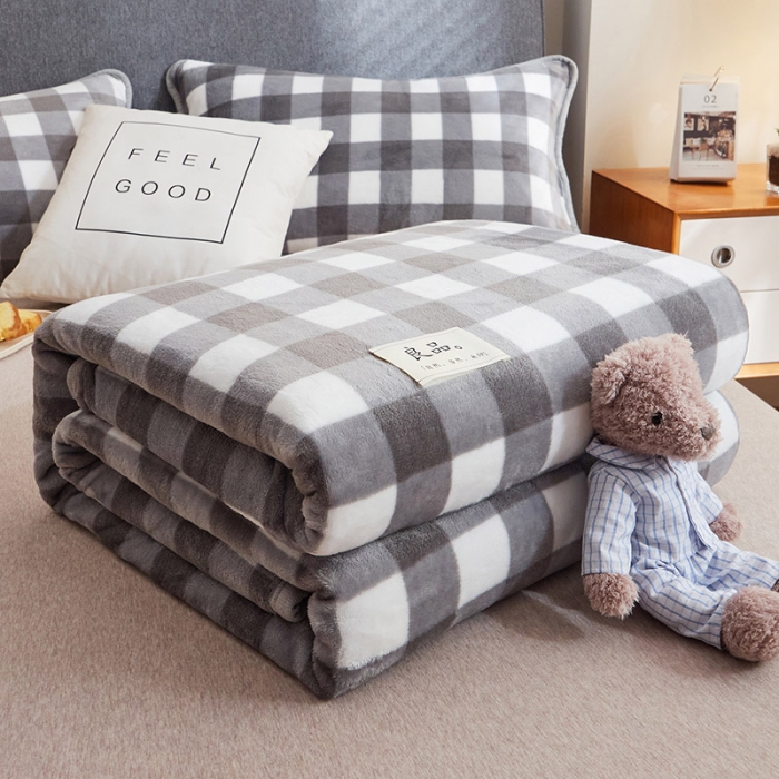 91家纺网 家纺一手货源 找家纺 丝幔 2025新款日式牛奶绒多功能毛毯三件套 灰大格