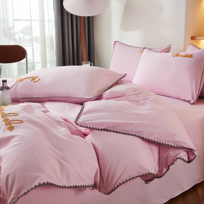 91家纺网 家纺一手货源 找家纺 啊雅家居 2025新款A类水洗棉贝壳边毛巾绣四件套 时尚粉