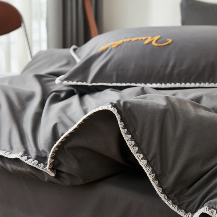 91家纺网 家纺一手货源 找家纺 啊雅家居 2025新款A类水洗棉贝壳边毛巾绣四件套 时尚灰