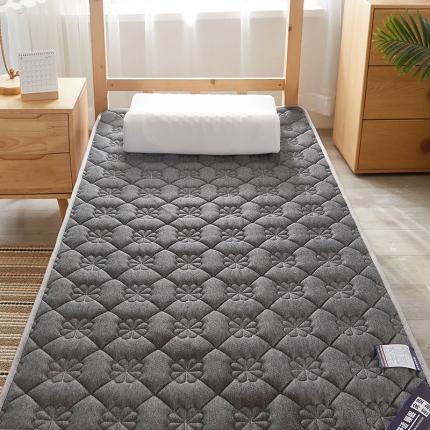 91家纺网 家纺一手货源 找家纺 欣罗兰2023立体针织三明治双面床垫-学生款 四叶草-灰