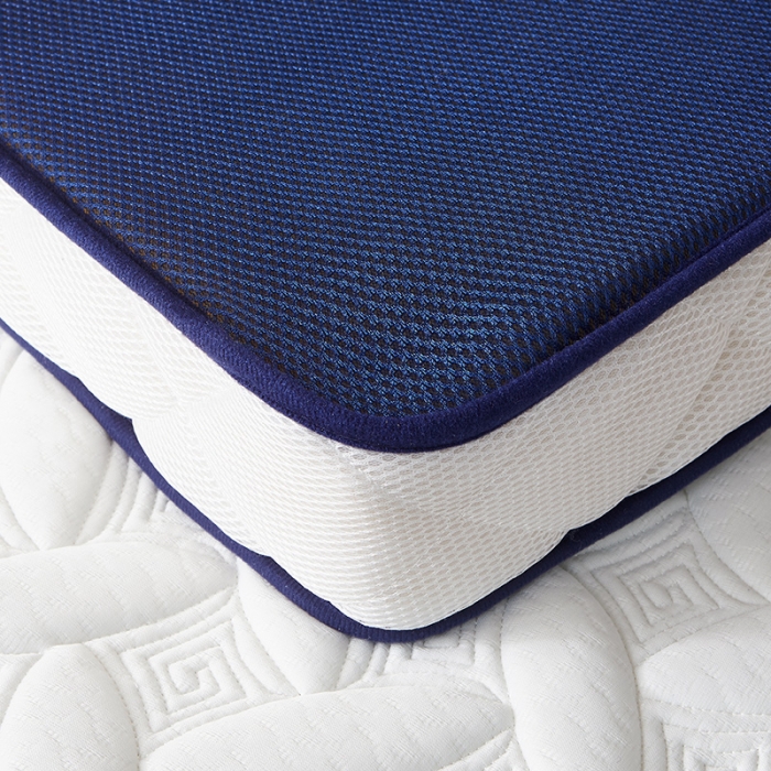 91家纺网 家纺一手货源 找家纺 欣罗兰 2022新款立体针织三明治双面床垫系列-学生款 格韵白
