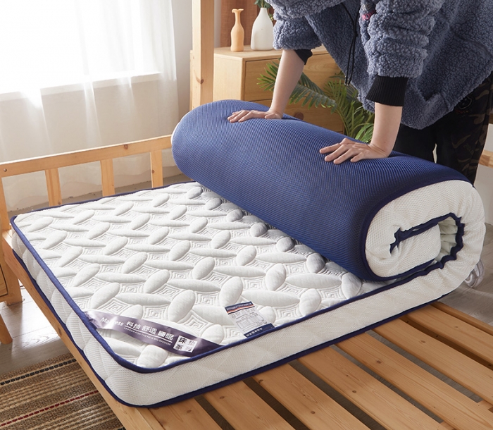 91家纺网 家纺一手货源 找家纺 欣罗兰 2022新款立体针织三明治双面床垫系列-学生款 格韵白