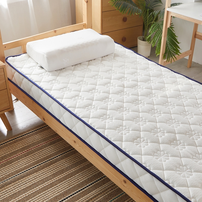 91家纺网 家纺一手货源 找家纺 欣罗兰2023立体针织三明治双面床垫-学生款 四叶草-白