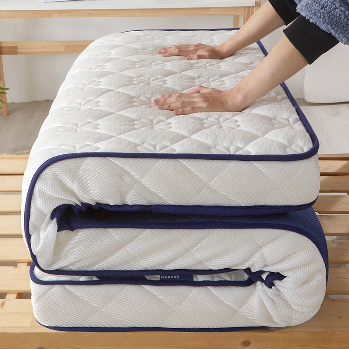 91家纺网 家纺一手货源 找家纺 欣罗兰2023立体针织三明治双面床垫-学生款 四叶草-白