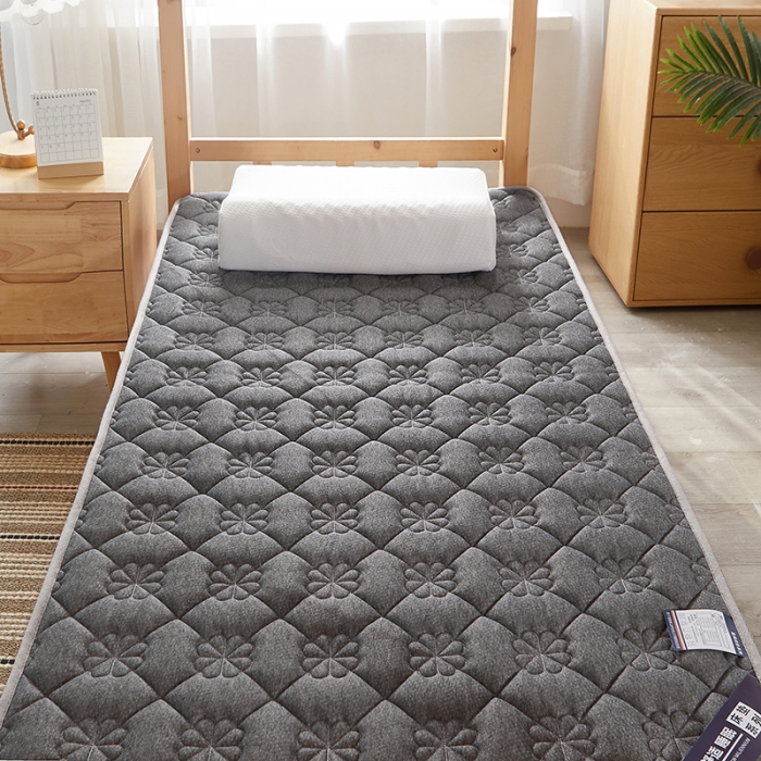 91家纺网 家纺一手货源 找家纺 欣罗兰2023立体针织三明治双面床垫-学生款 四叶草-灰