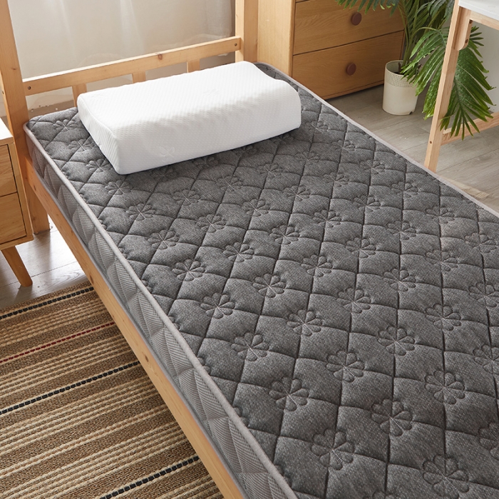 91家纺网 家纺一手货源 找家纺 欣罗兰2023立体针织三明治双面床垫-学生款 四叶草-灰