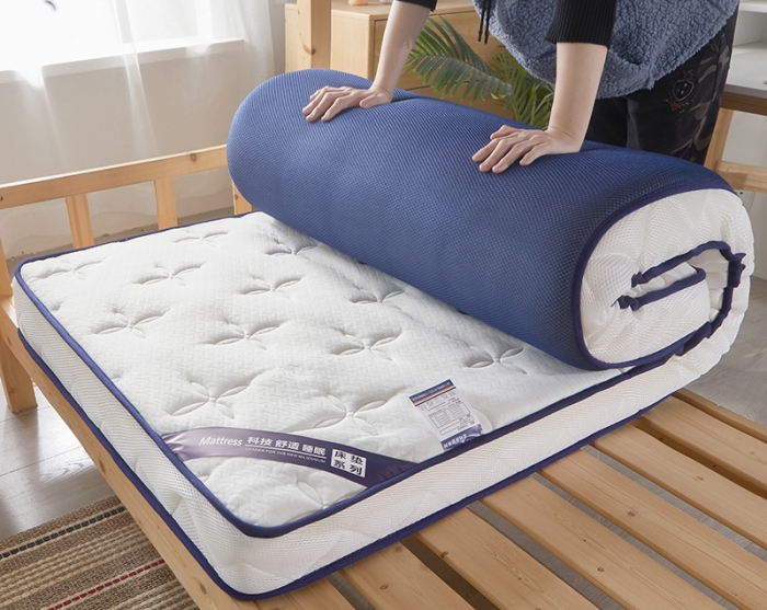 91家纺网 家纺一手货源 找家纺 欣罗兰2023立体针织三明治双面床垫-学生款 四叶花-白