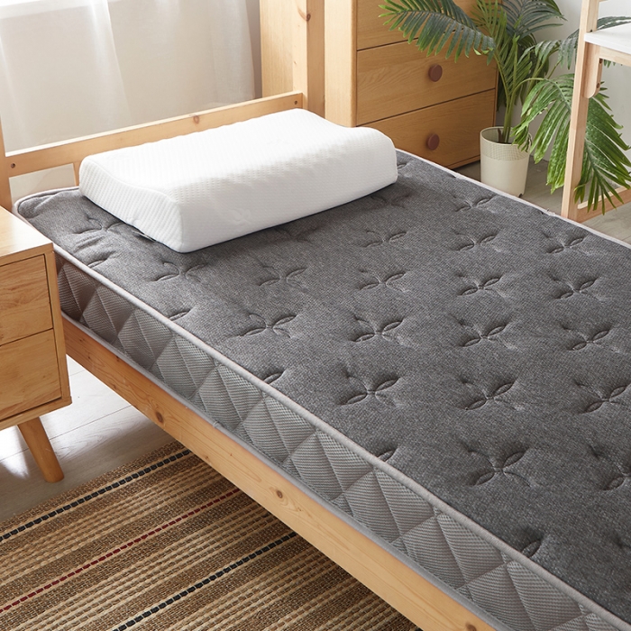 91家纺网 家纺一手货源 找家纺 欣罗兰2023立体针织三明治双面床垫-学生款 四叶花-灰