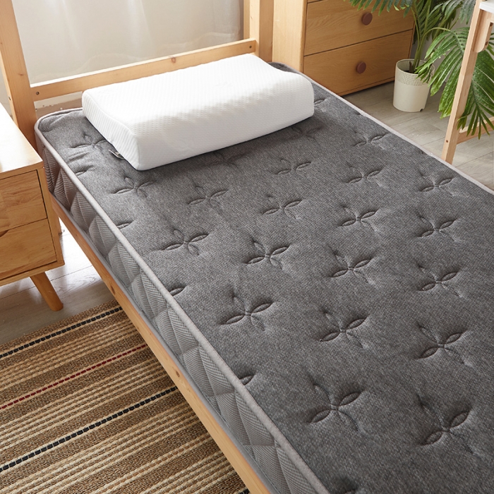 91家纺网 家纺一手货源 找家纺 欣罗兰2023立体针织三明治双面床垫-学生款 四叶花-灰