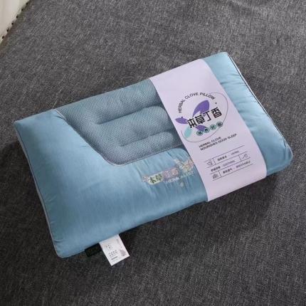 91家纺网 家纺一手货源 找家纺 （总）剑桥 2022新款本草丁香护颈羽丝定型护颈单人透气中枕