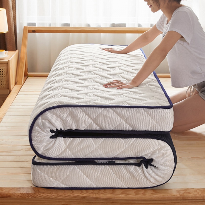 91家纺网 家纺一手货源 找家纺 欣罗兰 2023新款立体针织三明治双面床垫系列-成人款 格韵白