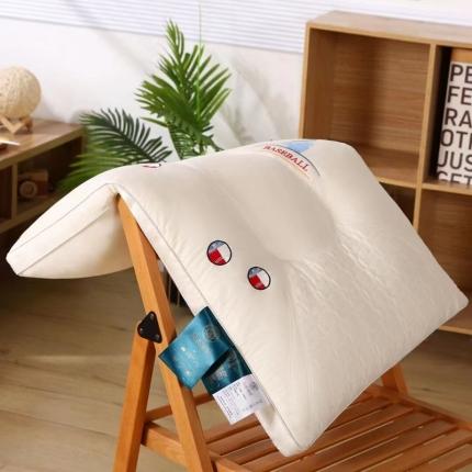 91家纺网 家纺一手货源 找家纺 总）剑桥2022新款棒球舒柔单人舒适透气柔软护颈定型羽丝绒枕