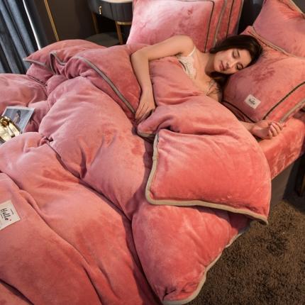 91家纺网 家纺一手货源 找家纺 栩裕纺织 2025新款网红爆款意式轻奢牛奶绒四件套 胭脂红