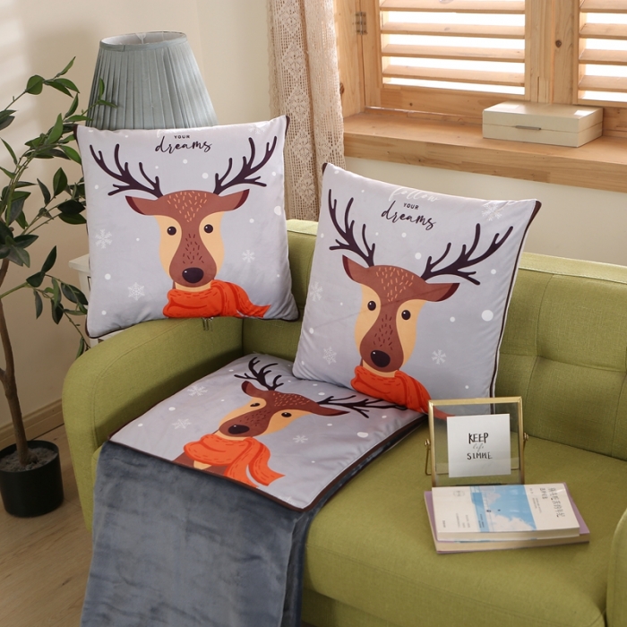 91家纺网 家纺一手货源 找家纺 素玖抱枕被 2023新款外面水晶绒里面灰色法兰绒毛毯抱枕毯 幸运鹿