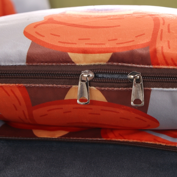 91家纺网 家纺一手货源 找家纺 素玖抱枕被 2023新款外面水晶绒里面灰色法兰绒毛毯抱枕毯 幸运鹿