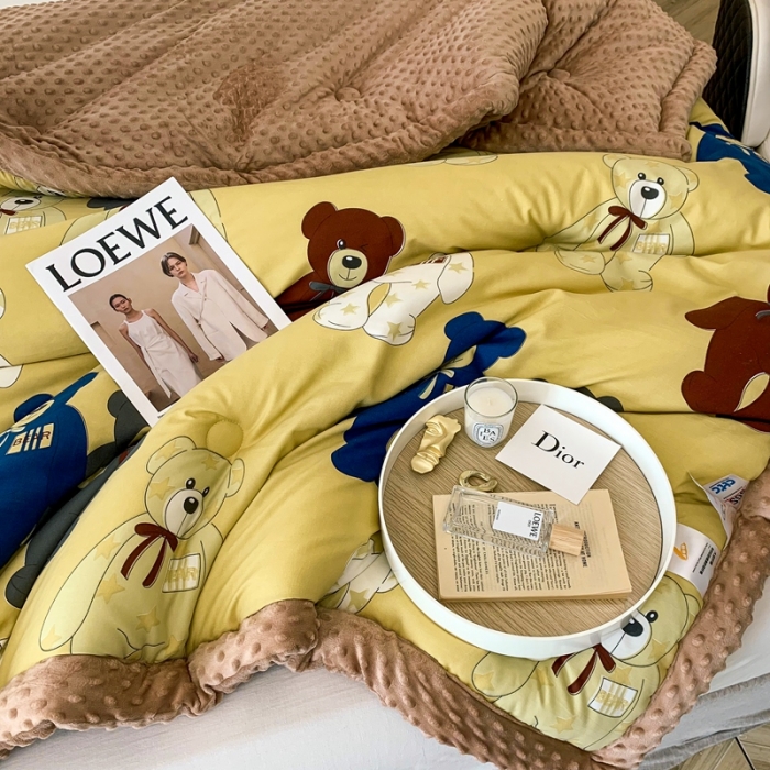 91家纺网 家纺一手货源 找家纺 澳洲羽 2024新款3D按摩豆豆被 抱抱熊-咖