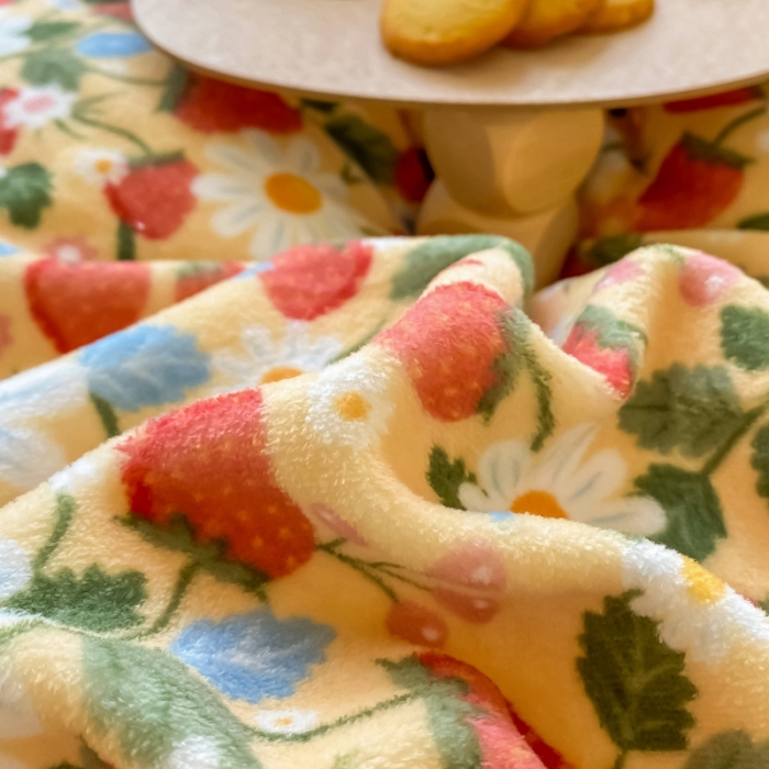 91家纺网 家纺一手货源 找家纺 呗旺鹿 2022年印花小清新加厚牛奶绒四件套直播草莓佳人-黄