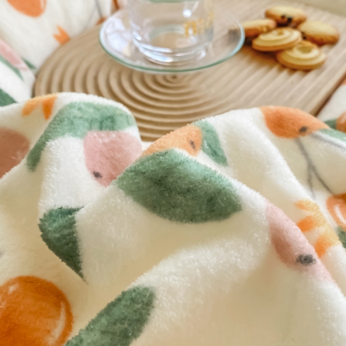 91家纺网 家纺一手货源 找家纺 呗旺鹿 2022高克重印花小清新加厚保暖牛奶绒四件套直播橘美