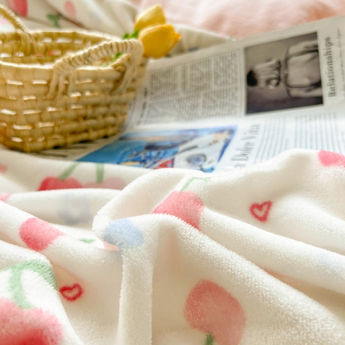 91家纺网 家纺一手货源 找家纺 呗旺鹿 2022年印花小清新加厚保暖牛奶绒四件套直播元气桃桃