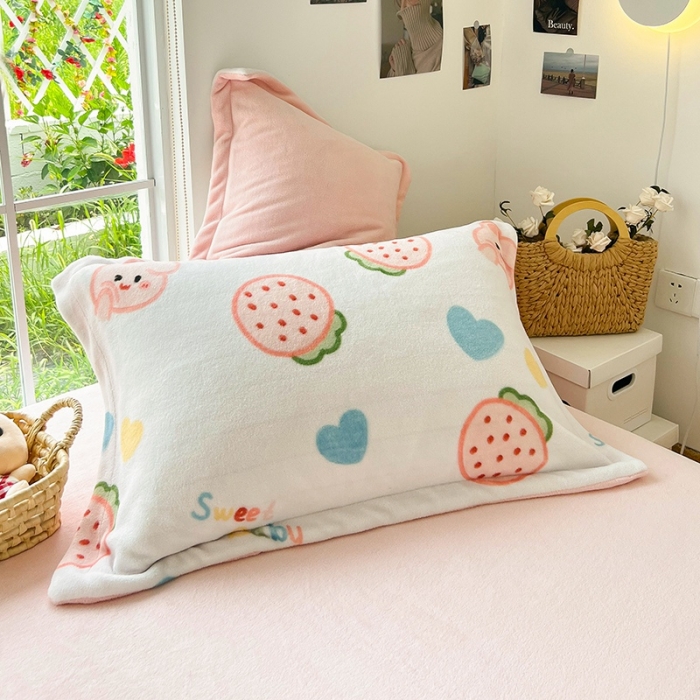 91家纺网 家纺一手货源 找家纺 呗旺鹿 2022印花小清新加厚保暖牛奶绒四件套直播 草莓兔兔