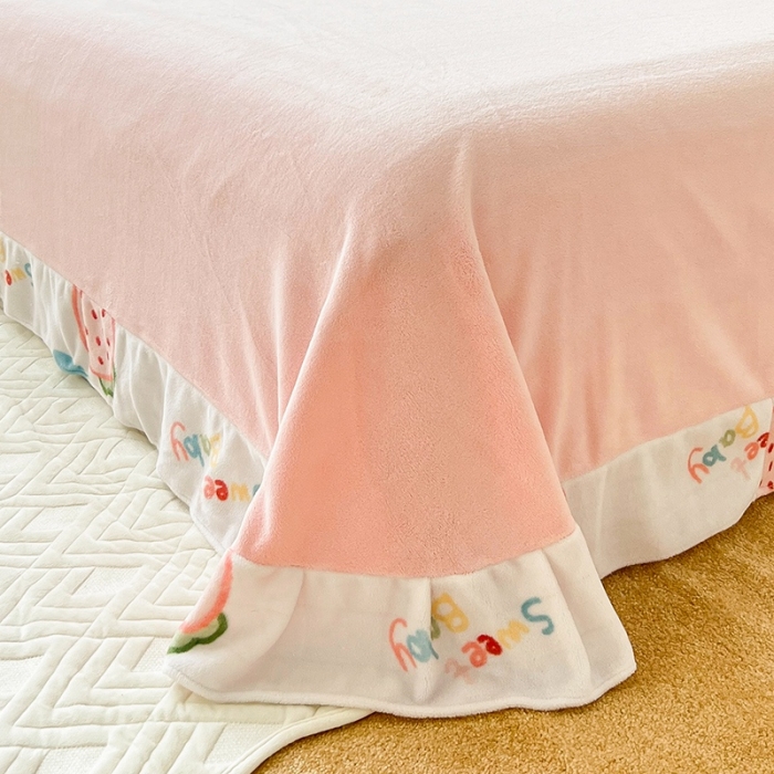 91家纺网 家纺一手货源 找家纺 呗旺鹿 2022印花小清新加厚保暖牛奶绒四件套直播 草莓兔兔