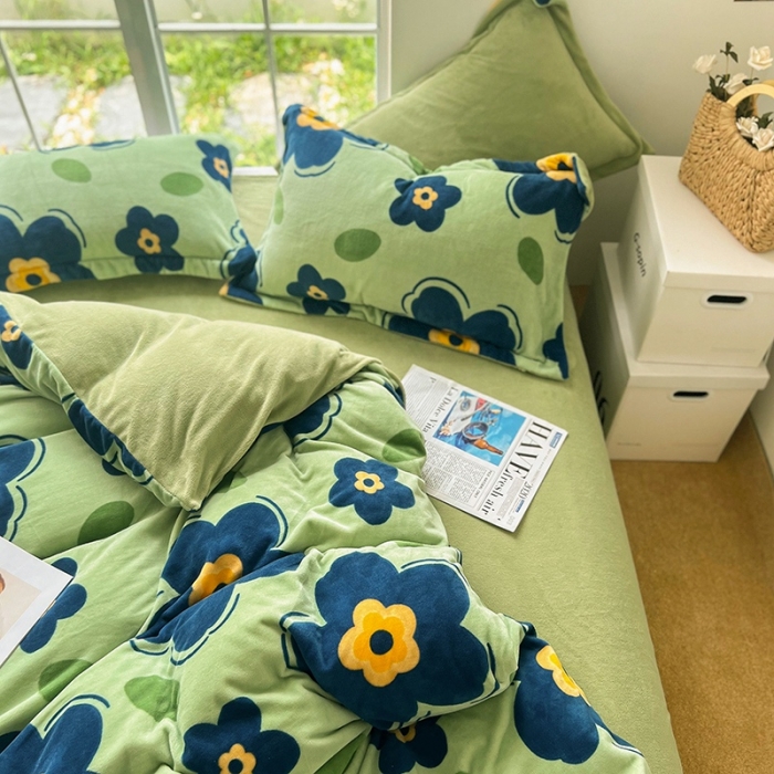 91家纺网 家纺一手货源 找家纺 呗旺鹿 2022高克重印花小清新加厚保暖牛奶绒四件套直播夏沫