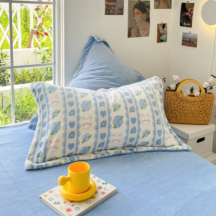 91家纺网 家纺一手货源 找家纺 呗旺鹿 2022年印花小清新加厚保暖牛奶绒四件套直播 花田兔