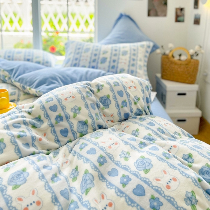 91家纺网 家纺一手货源 找家纺 呗旺鹿 2022年印花小清新加厚保暖牛奶绒四件套直播 花田兔