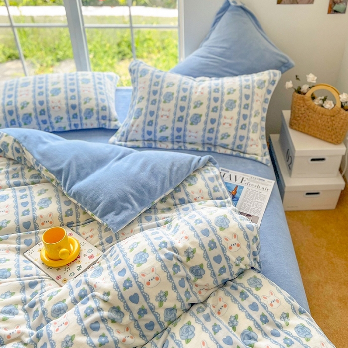 91家纺网 家纺一手货源 找家纺 呗旺鹿 2022年印花小清新加厚保暖牛奶绒四件套直播 花田兔