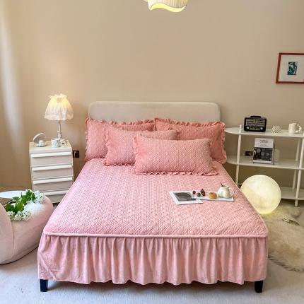 91家纺网 家纺一手货源 找家纺 （总）禧缘家纺（原梦想家）  2024新款纯色牛奶绒花边床裙式夹棉床笠