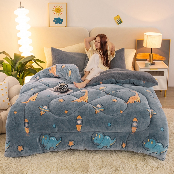 91家纺网 家纺一手货源 找家纺 畅销被业2025新款加厚保暖雪花绒冬被 蓝色恐龙