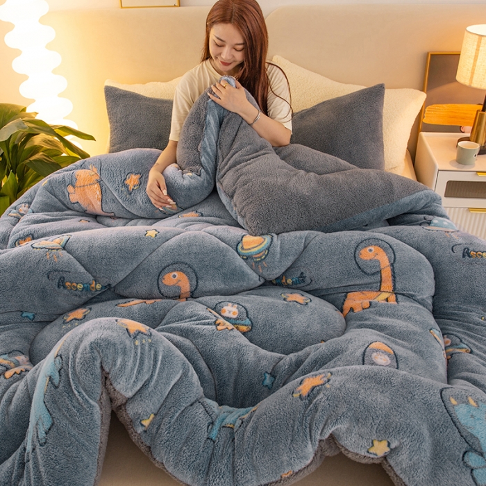 91家纺网 家纺一手货源 找家纺 畅销被业2025新款加厚保暖雪花绒冬被 蓝色恐龙