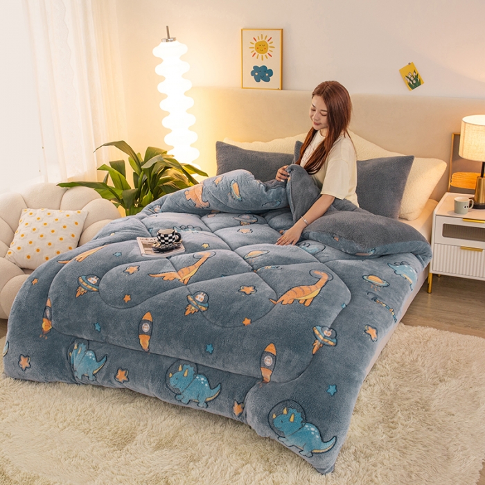 91家纺网 家纺一手货源 找家纺 畅销被业2025新款加厚保暖雪花绒冬被 蓝色恐龙