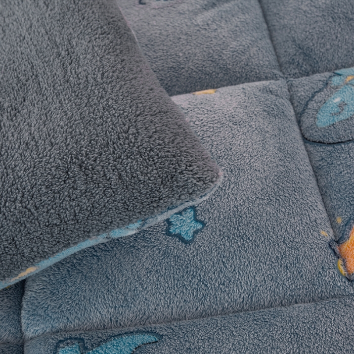 91家纺网 家纺一手货源 找家纺 畅销被业2025新款加厚保暖雪花绒冬被 蓝色恐龙