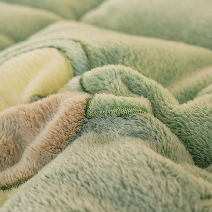 91家纺网 家纺一手货源 找家纺 畅销被业2025新款加厚保暖雪花绒冬被 牛油果